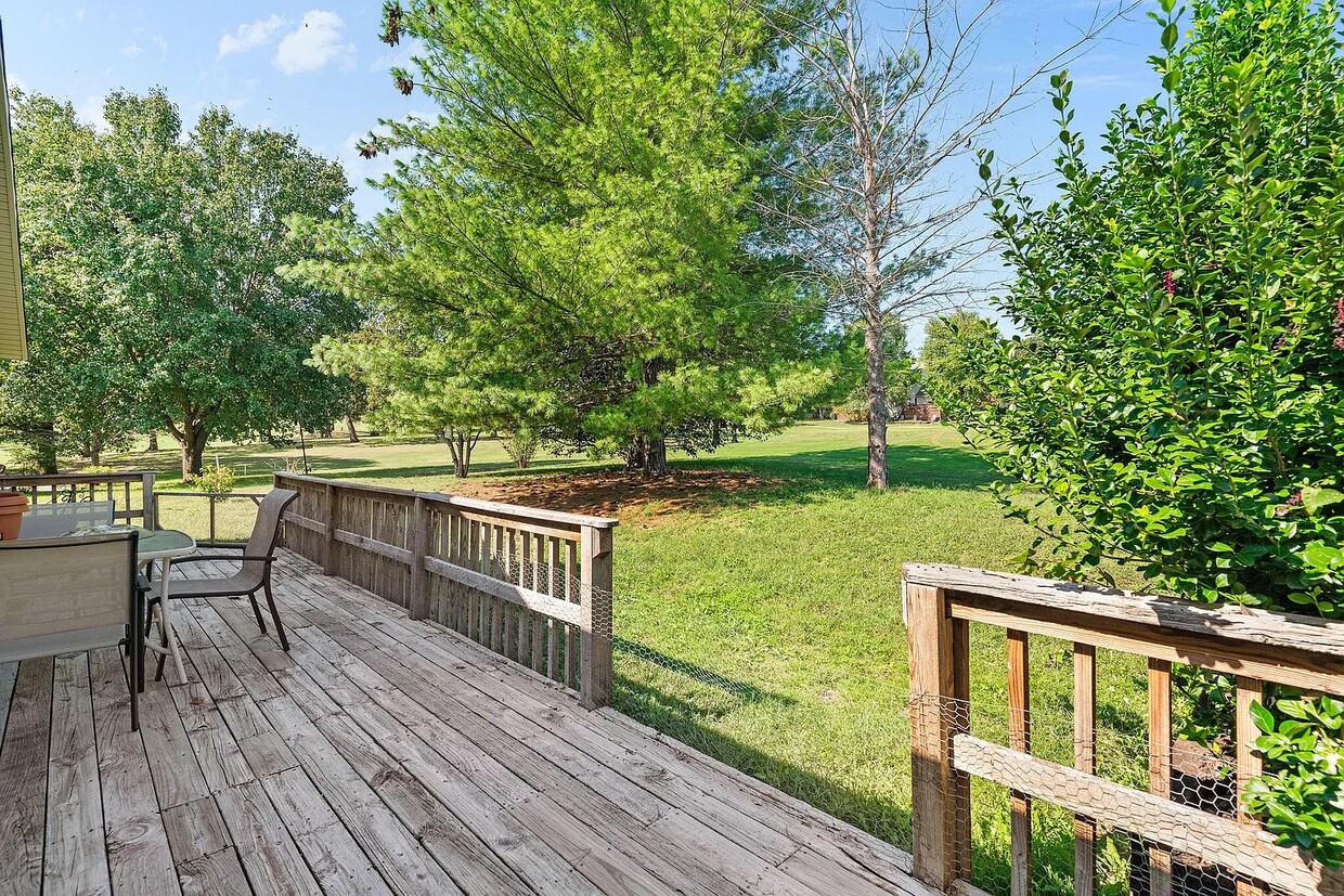 Foto del edificio - 255 Buckingham Dr