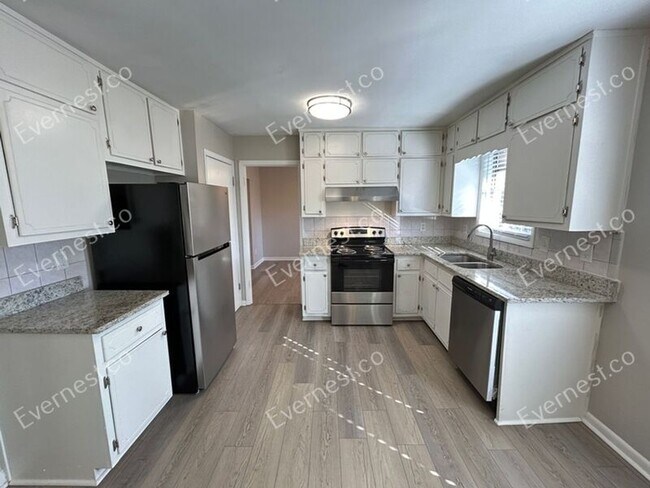 Building Photo - 4049 Northstrand Dr