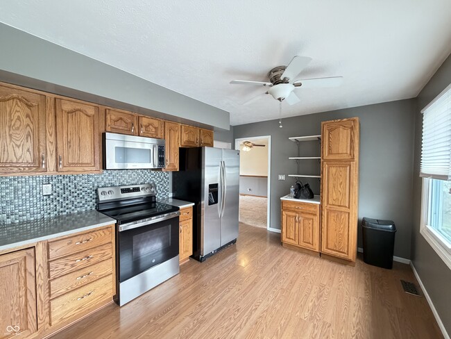 Building Photo - 911 Sunset Dr