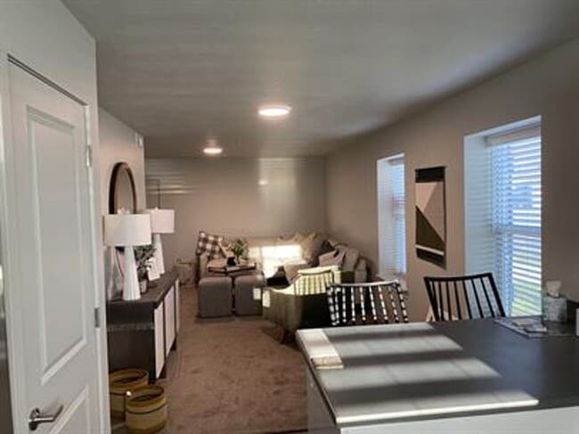 Foto del edificio - Great ground floor unit in Provo