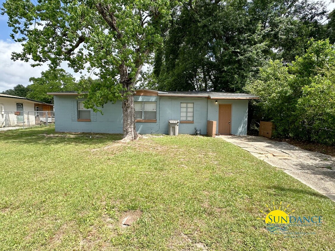 Primary Photo - Newly Renovated 2 Bedroom Home in Pensacola!