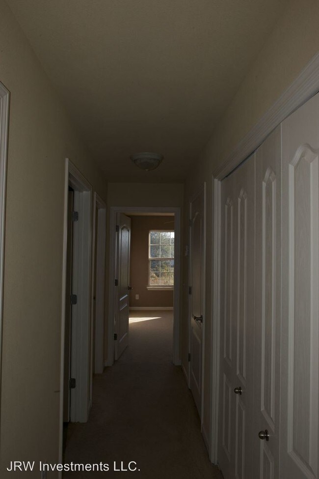 Building Photo - 150 Iron Horse Dr E