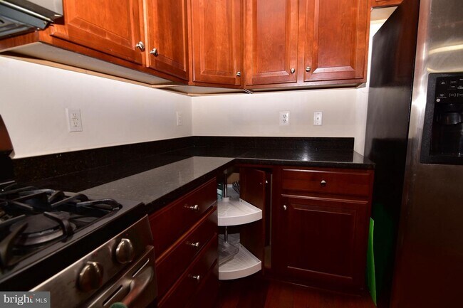 Building Photo - 2475 Eastbourne Dr