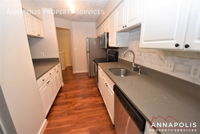 Building Photo - 621 Admiral Dr