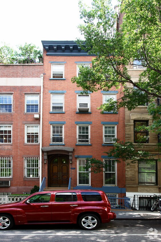 Building Photo - 251 W 21st St