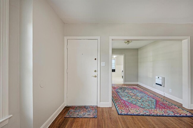 Building Photo - 1505 Justin Ln