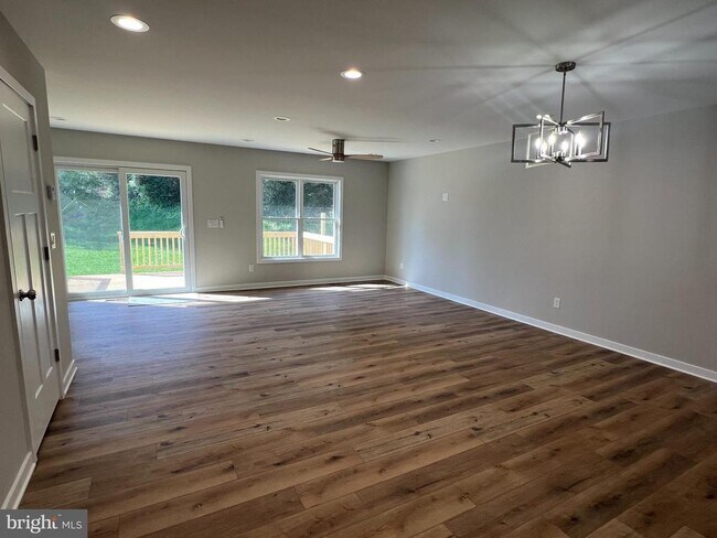 Foto del edificio - 350 W 11th St