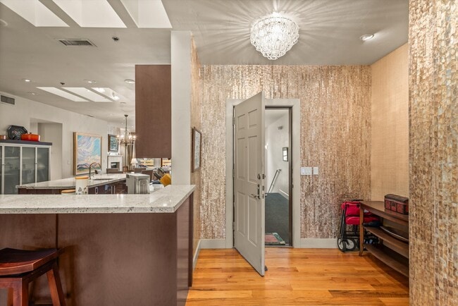 Foto del edificio - 227 Midland Ave