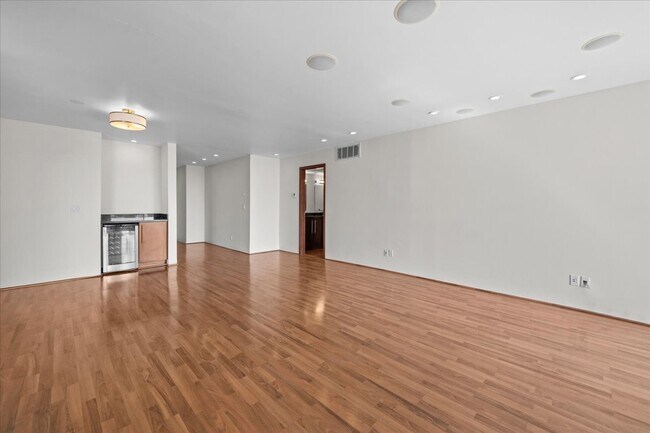 Foto del edificio - 8530 Holloway Dr