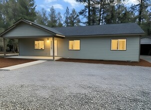 Building Photo - 14818 Bluegrass Loop