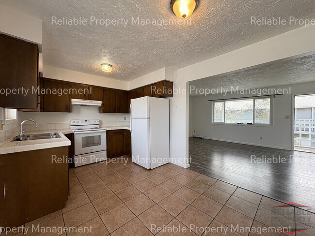 Foto del edificio - 1296 Blaine Ave