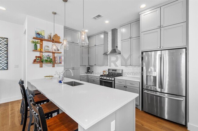 Building Photo - Beautifully Designed 3/2.5/2 Home in Fort ...
