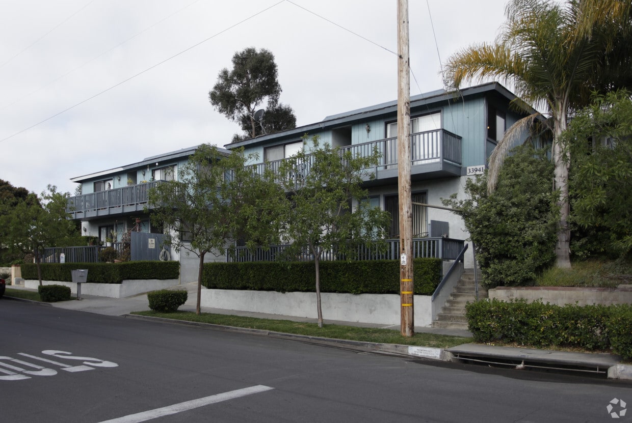 Foto del edificio - 33941-33951 Violet Lantern St