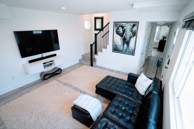 Building Photo - 815 Penn St