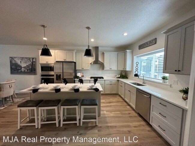 Foto del edificio - 4 br, 3.5 bath House - 648 East 340 South