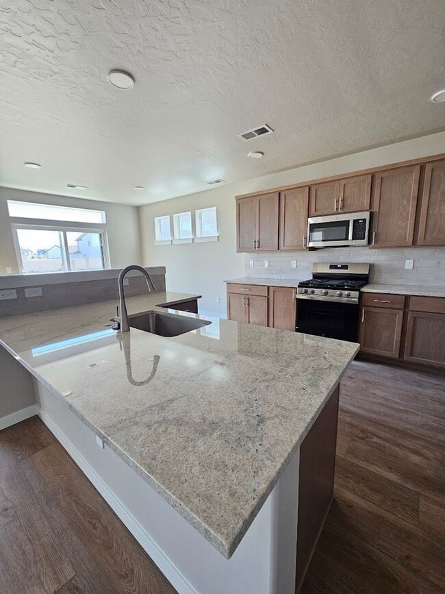 Building Photo - Brand new 3 Bed 2.5 Bath Home- Owyhee Scho...