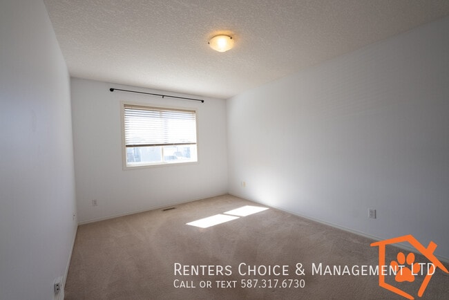 Building Photo - 3 Bedroom House With Yard, Deck and Assign...