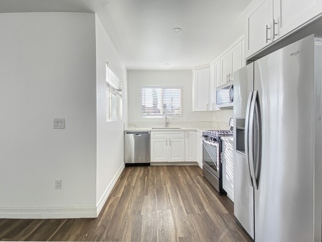 Building Photo - 3013 Vancouver Ave