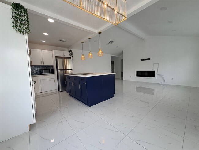 Foto del edificio - 15865 Ridgeroe Ln