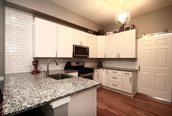 Building Photo - 721 South Blvd