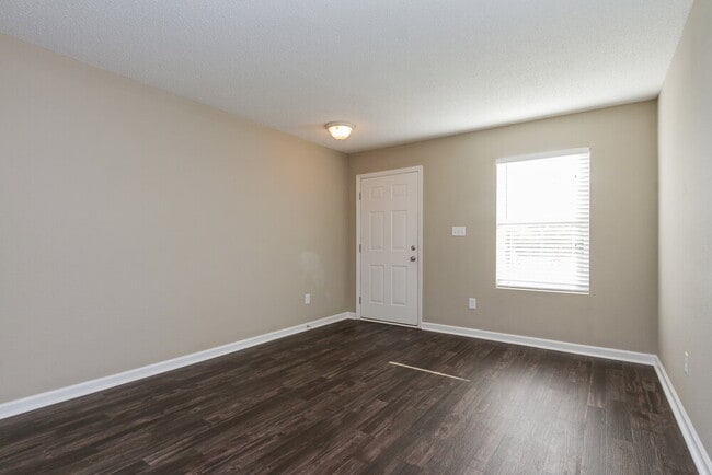Building Photo - 15372 Dry Creek Rd