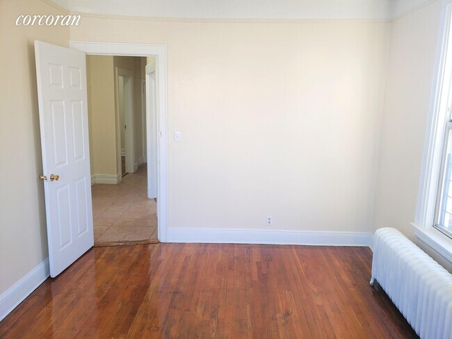 Building Photo - 761 E 219th St