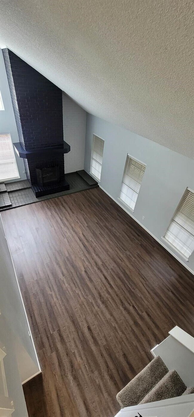Foto del edificio - 9614 Charter Ridge Dr