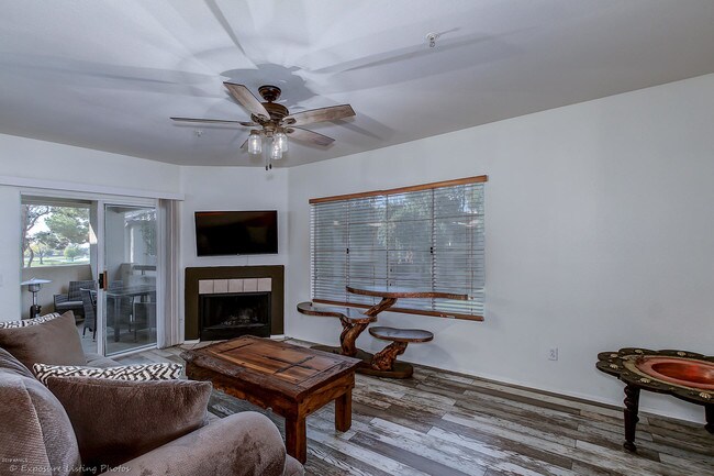 Foto del edificio - 9450 E Becker Ln