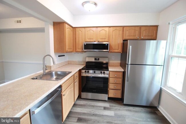 Building Photo - 346A Delancey Pl