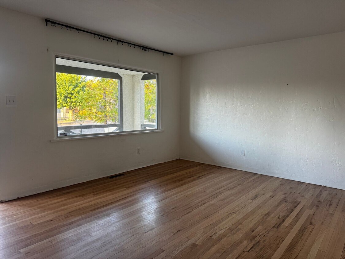 Foto del edificio - Beautiful renovated home near UNM.