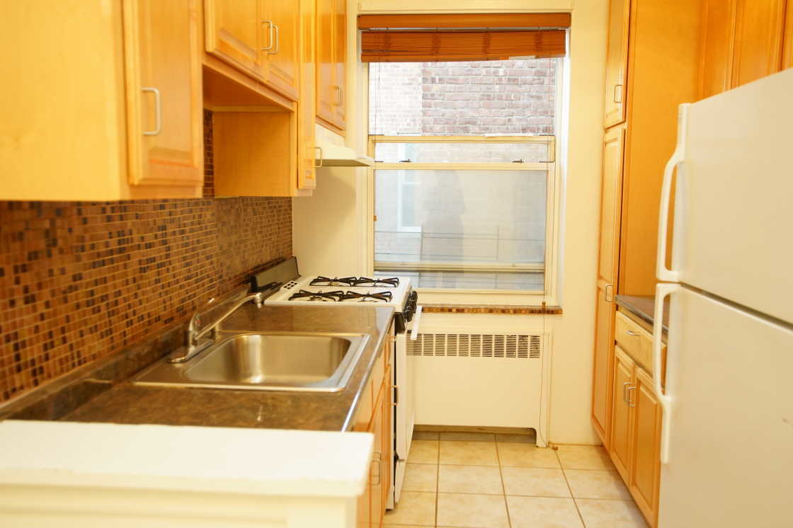 Primary Photo - 2566 Ocean Ave