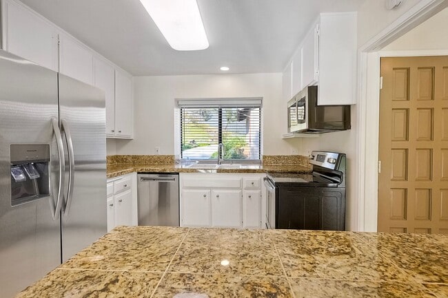 Building Photo - 2Bed/2Bath in Pala Mesa Village~ Cyprus Island