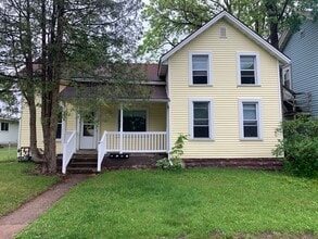 Building Photo - 716 Menomonie St