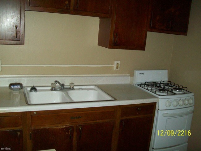 Building Photo - 1 br, 1 bath Apartment - 1926 W Court St