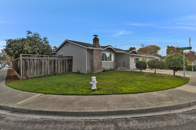Building Photo - 2614 Barcells Ave