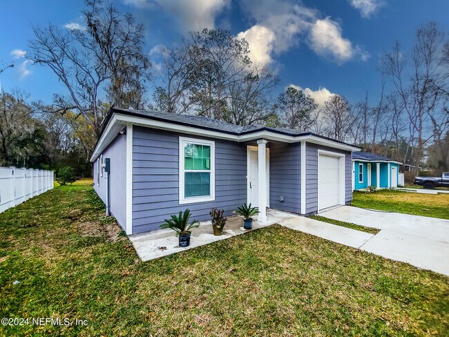 Building Photo - 223 Monterey Blvd