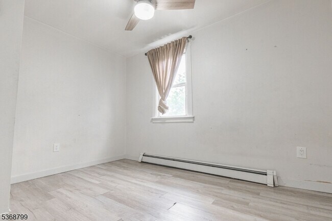 Foto del edificio - 253 Goldsmith Ave