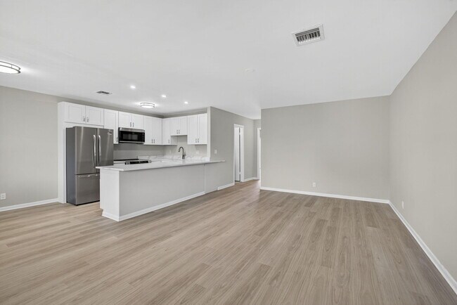 Building Photo - 42 Easthampton B