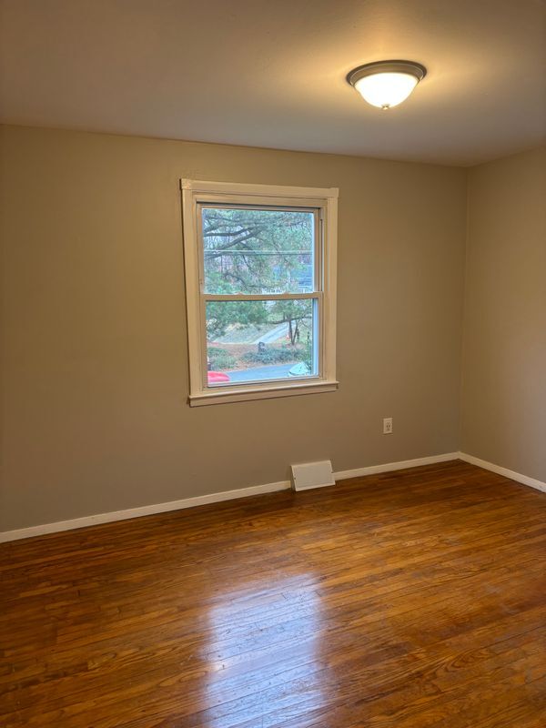 Foto del edificio - 9702 Oakdale Ave