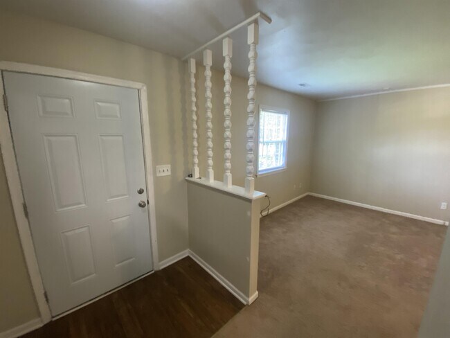 Foto del edificio - 4491 River Shore Rd