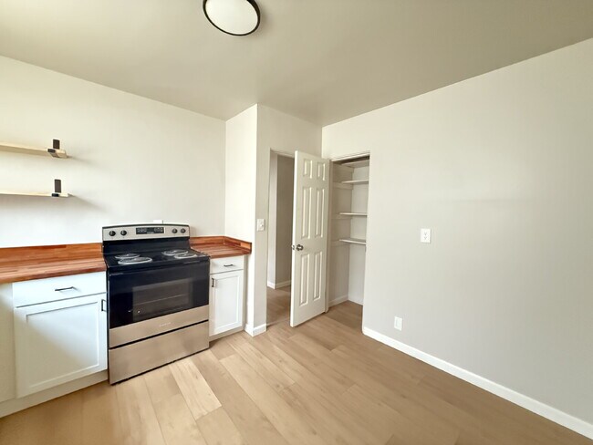 Foto del edificio - Updated 2BR/1BA in the Heart of Fountain City, Modern Finishes & Everyday Convenience!