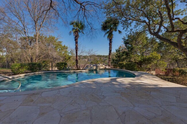 Building Photo - 132 Lakeway Dr