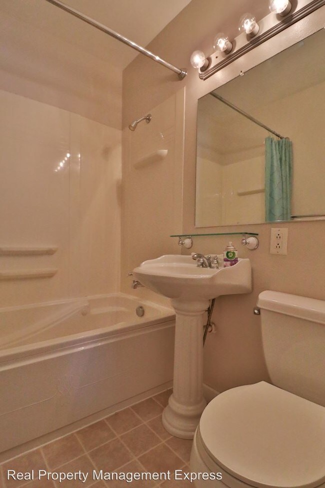 Foto del edificio - 3006 S Norton Ave