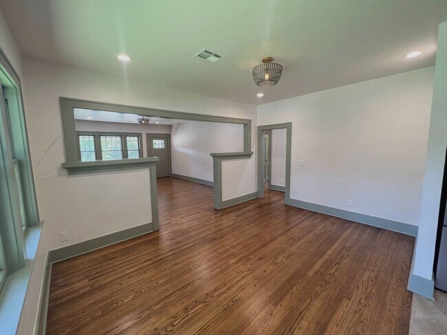 Building Photo - Contemporary Gem near Paseo Arts District