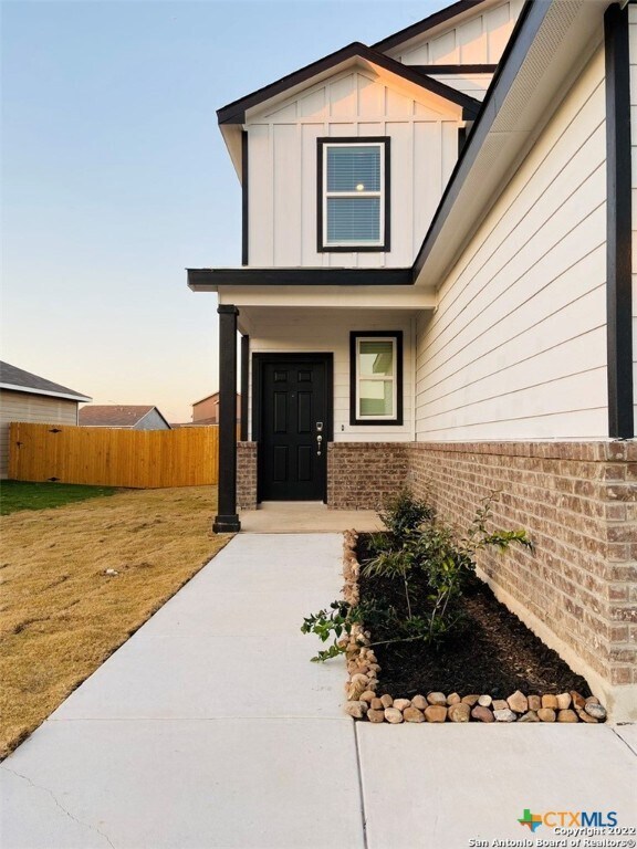 Primary Photo - 2156 Griffith Dr