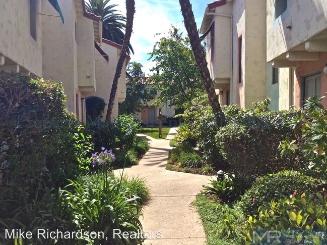 Building Photo - 3 br, 2 bath House - 711 W. Ortega #15