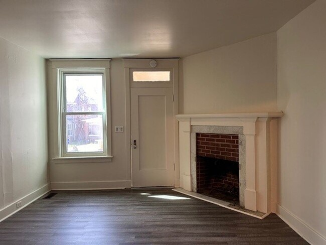 Building Photo - 3 Bedrooms 1 Bathroom Single Family Home W...