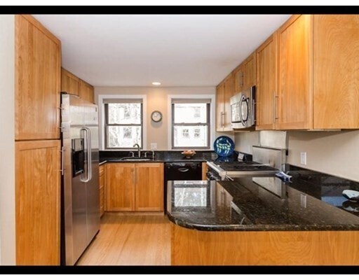 Building Photo - 457 Mt Auburn St