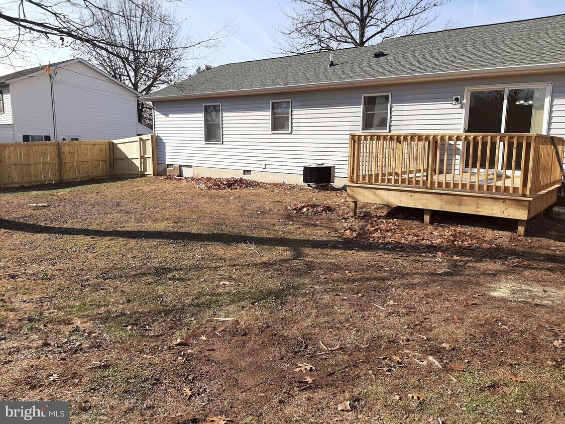 Primary Photo - 111 Windcrest Cir