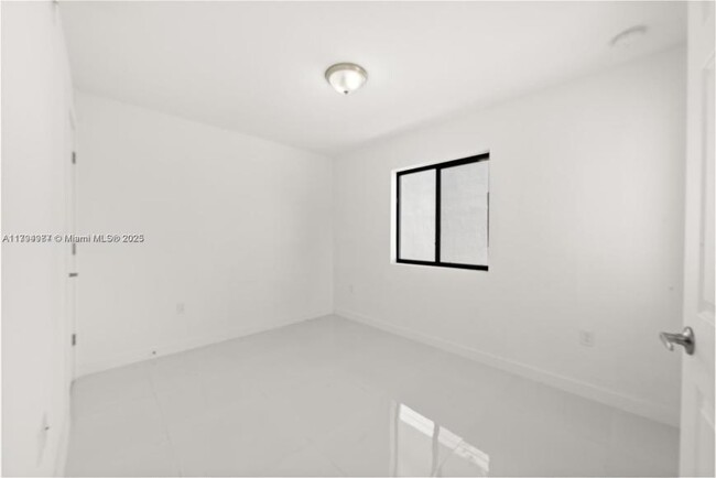 Foto del edificio - 3 bedroom in Miami FL 33142